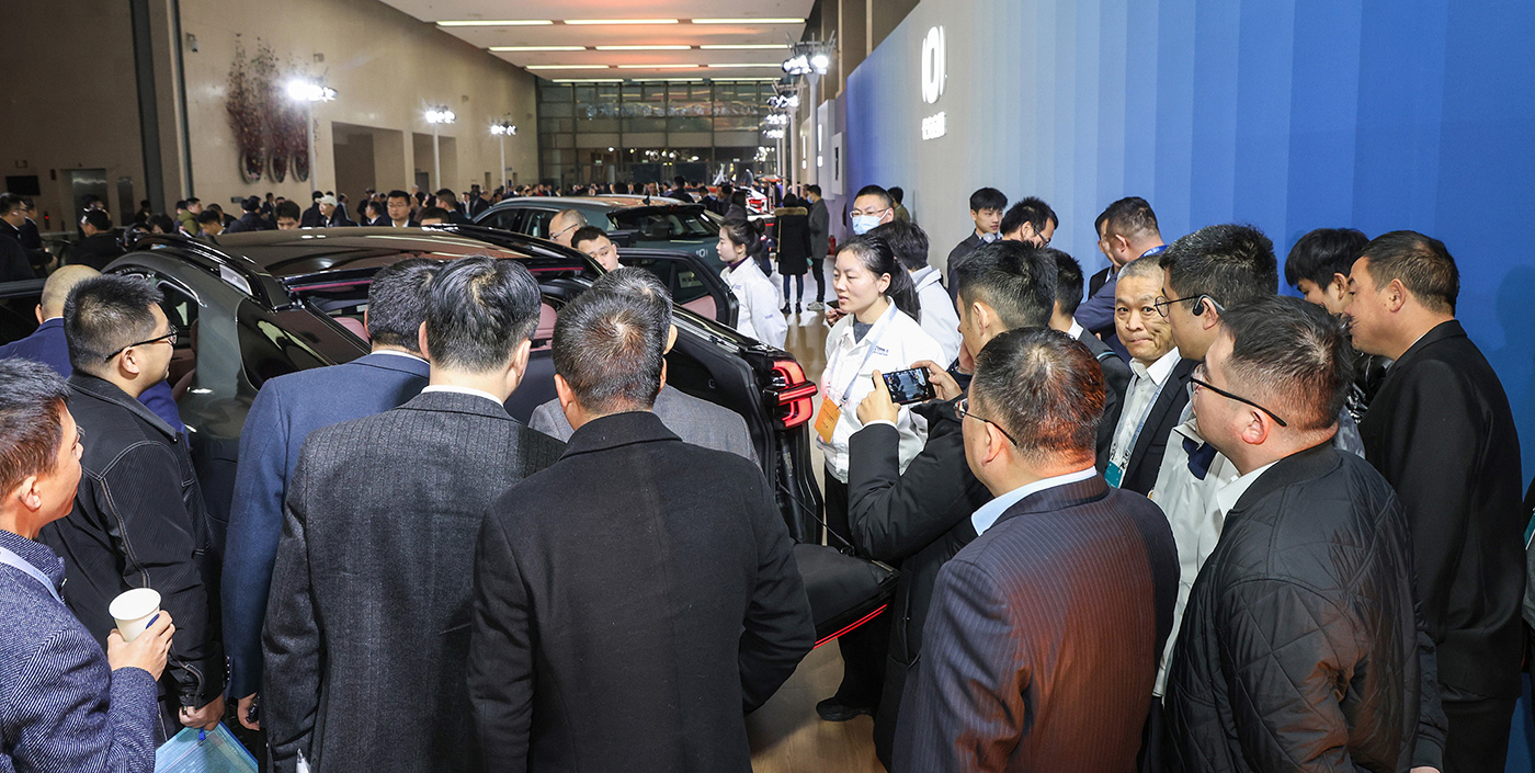 实施“215”伙伴行动，2024年实现新跃迁